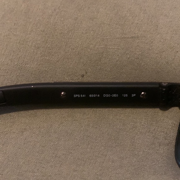 Selling men Prada sunglasses any questions ask😊🌸 - Picture 2 of 4